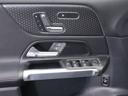 Certified 2025 Mercedes-Benz GLB 250 4MATIC image 23