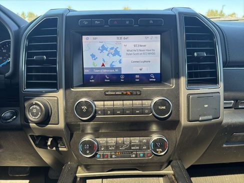 Used 2020 Ford Expedition XLT w/ Equipment Group 202A AWD/4WD image 26