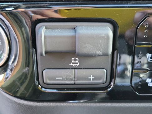 New 2025 GMC Sierra 3500 SLT w/ SLT Premium Package image 34