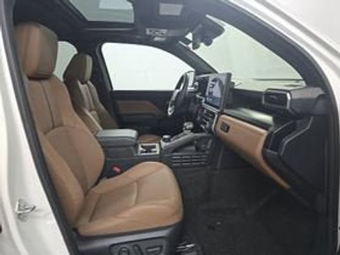 Used 2025 Toyota 4Runner Limited AWD/4WD image 6