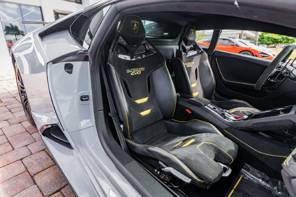 Used 2020 Lamborghini Huracan EVO RWD image 29