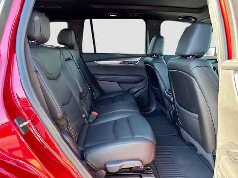 Used 2021 Cadillac XT6 Luxury image 32