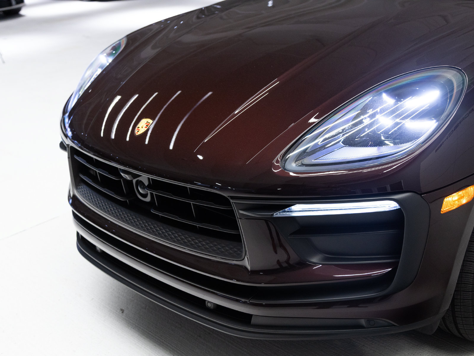 Certified 2024 Porsche Macan AWD/4WD image 33