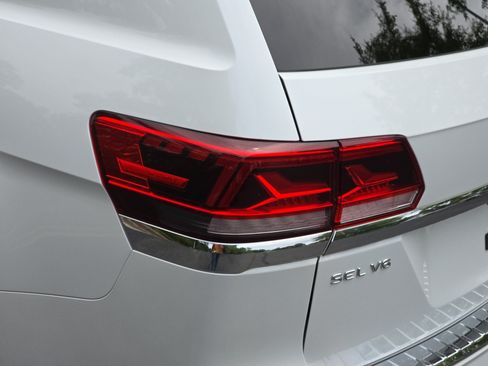 Used 2022 Volkswagen Atlas SEL R-Line AWD/4WD image 36
