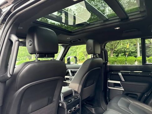 Used 2024 Land Rover Defender 110 X-Dynamic SE AWD/4WD image 11