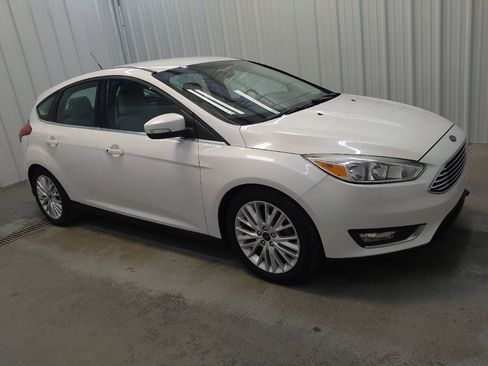 Used 2016 Ford Focus Titanium FWD image 11