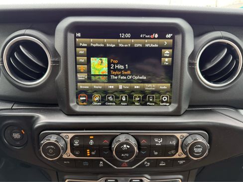 Used 2022 Jeep Wrangler Unlimited Sahara w/ Cold Weather Group image 22