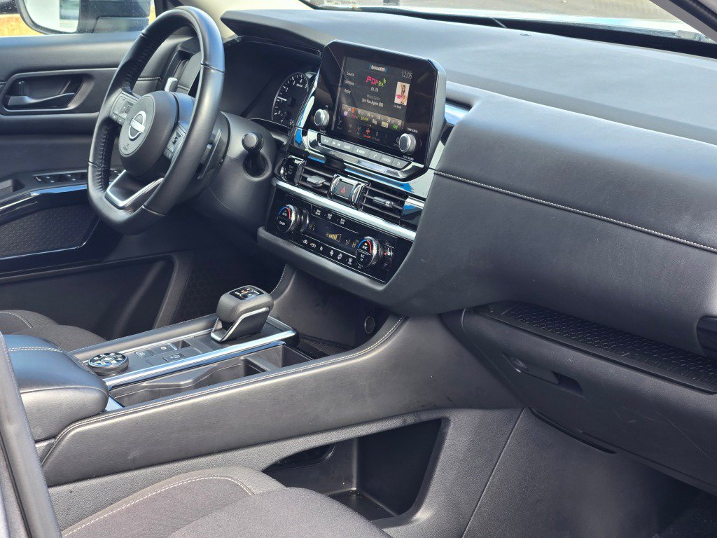 Used 2025 Nissan Pathfinder SV AWD/4WD image 9