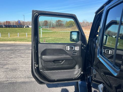 Used 2021 Jeep Wrangler Unlimited Sahara w/ Uconnect 4C Nav & Sound Group image 14