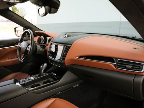 Used 2022 Maserati Levante GT image 23