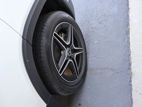 Used 2023 Mercedes-Benz GLB 250 4MATIC image 18