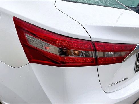 Used 2018 Toyota Avalon XLE Premium image 40