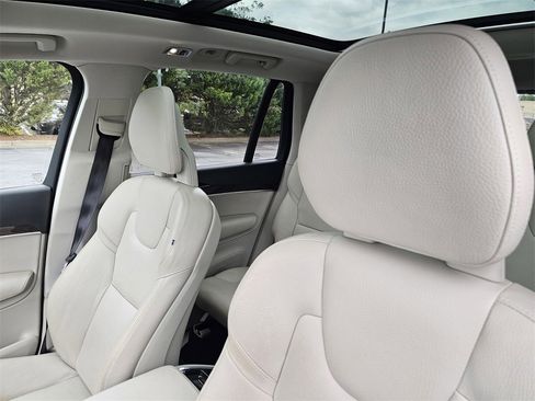 Used 2016 Volvo XC90 T6 Momentum w/ Momentum Plus Package image 17