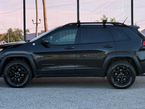 Used 2015 Jeep Cherokee Trailhawk w/ Leather Interior Group AWD/4WD image 4
