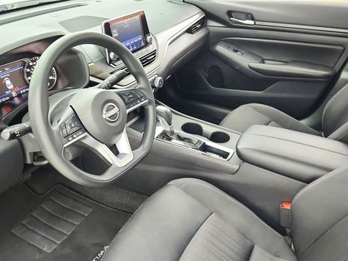 Used 2025 Nissan Altima 2.5 SV image 9