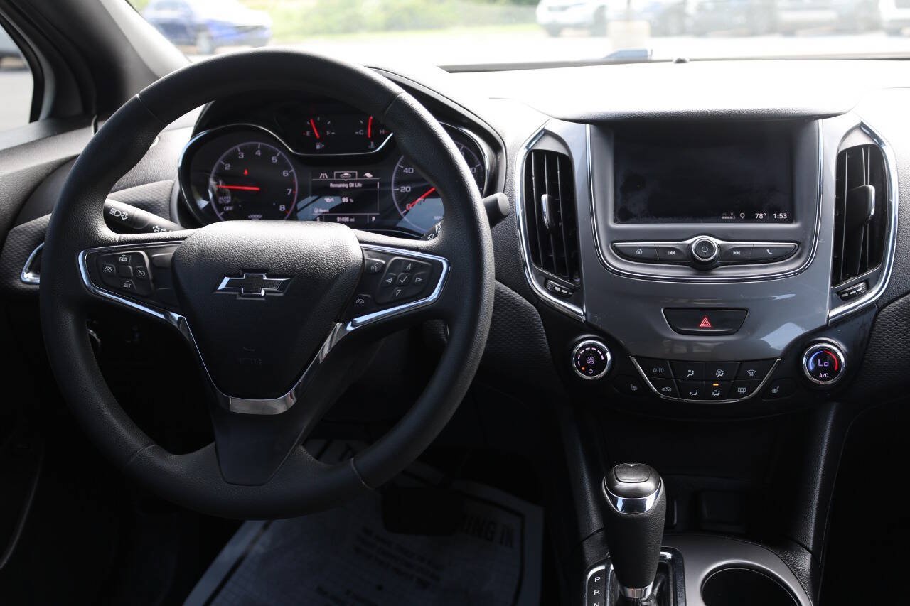 Used 2019 Chevrolet Cruze LT w/ Convenience Package FWD image 23
