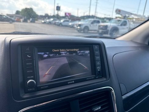 Used 2018 Dodge Grand Caravan SE w/ UConnect Hands-Free Group FWD image 23