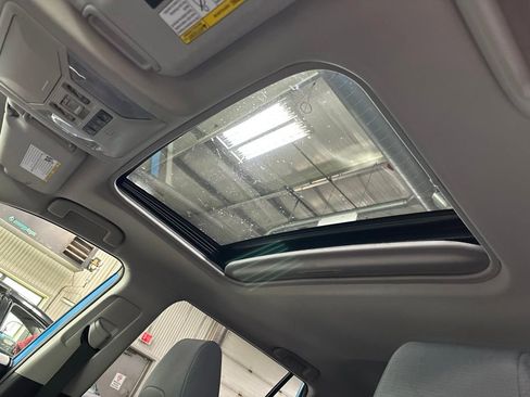 Used 2019 Toyota RAV4 XLE w/ Convenience Package AWD/4WD image 16
