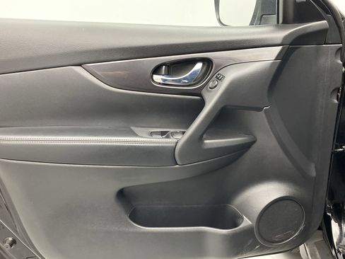 Used 2018 Nissan Rogue SV AWD/4WD image 9
