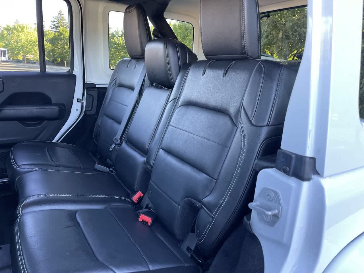 Used 2018 Jeep Wrangler Unlimited Sahara AWD/4WD image 18