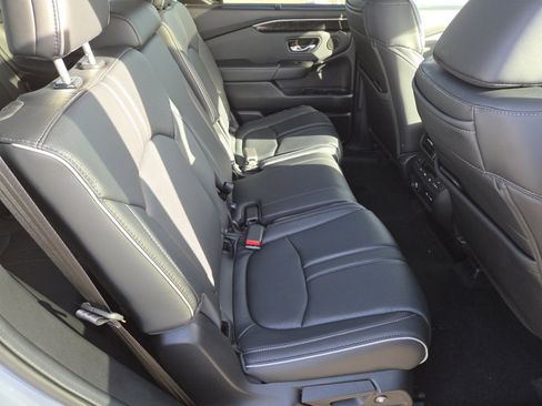 Used 2025 Honda Pilot Elite image 24