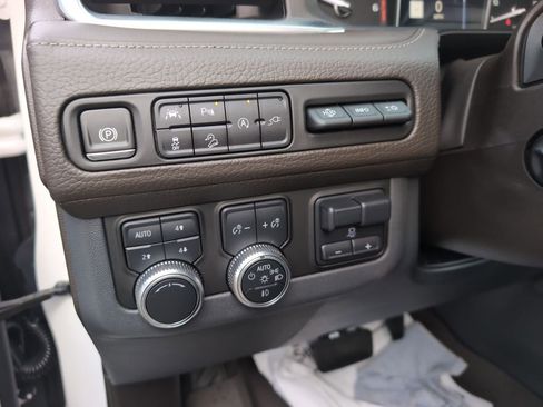 Used 2021 GMC Yukon Denali w/ Denali Premium Package image 21