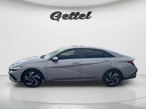 Used 2025 Hyundai Elantra Limited FWD image 8