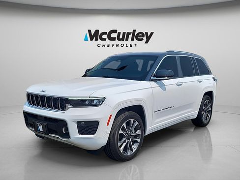 Used 2023 Jeep Grand Cherokee Overland AWD/4WD image 3