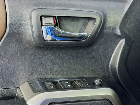 Used 2020 Toyota Tacoma Limited image 23