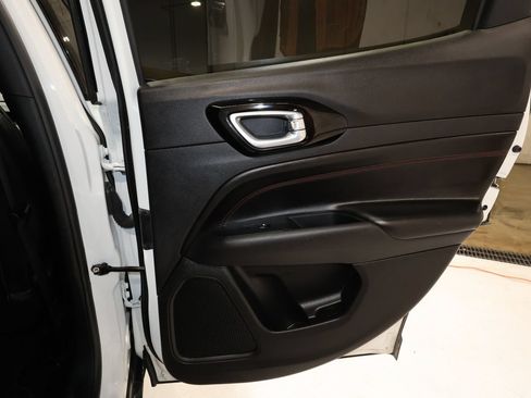 Used 2025 Jeep Compass Trailhawk AWD/4WD image 19