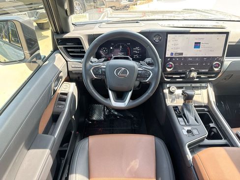 Used 2024 Lexus GX 550 w/ Accessory Package (2T) AWD/4WD image 13