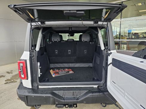 Used 2024 Ford Bronco Badlands image 6
