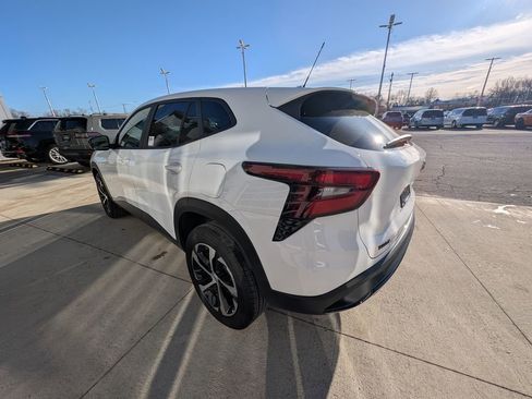 Used 2025 Chevrolet Trax RS w/ Driver Confidence Package image 6