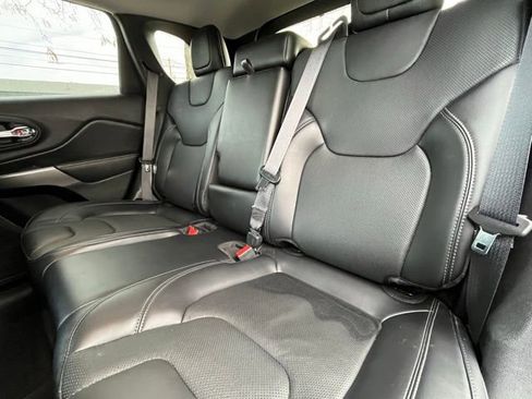 Used 2021 Jeep Cherokee Latitude Lux image 25