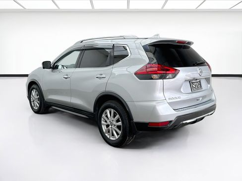 Used 2017 Nissan Rogue SV w/ SV Premium Package FWD image 6