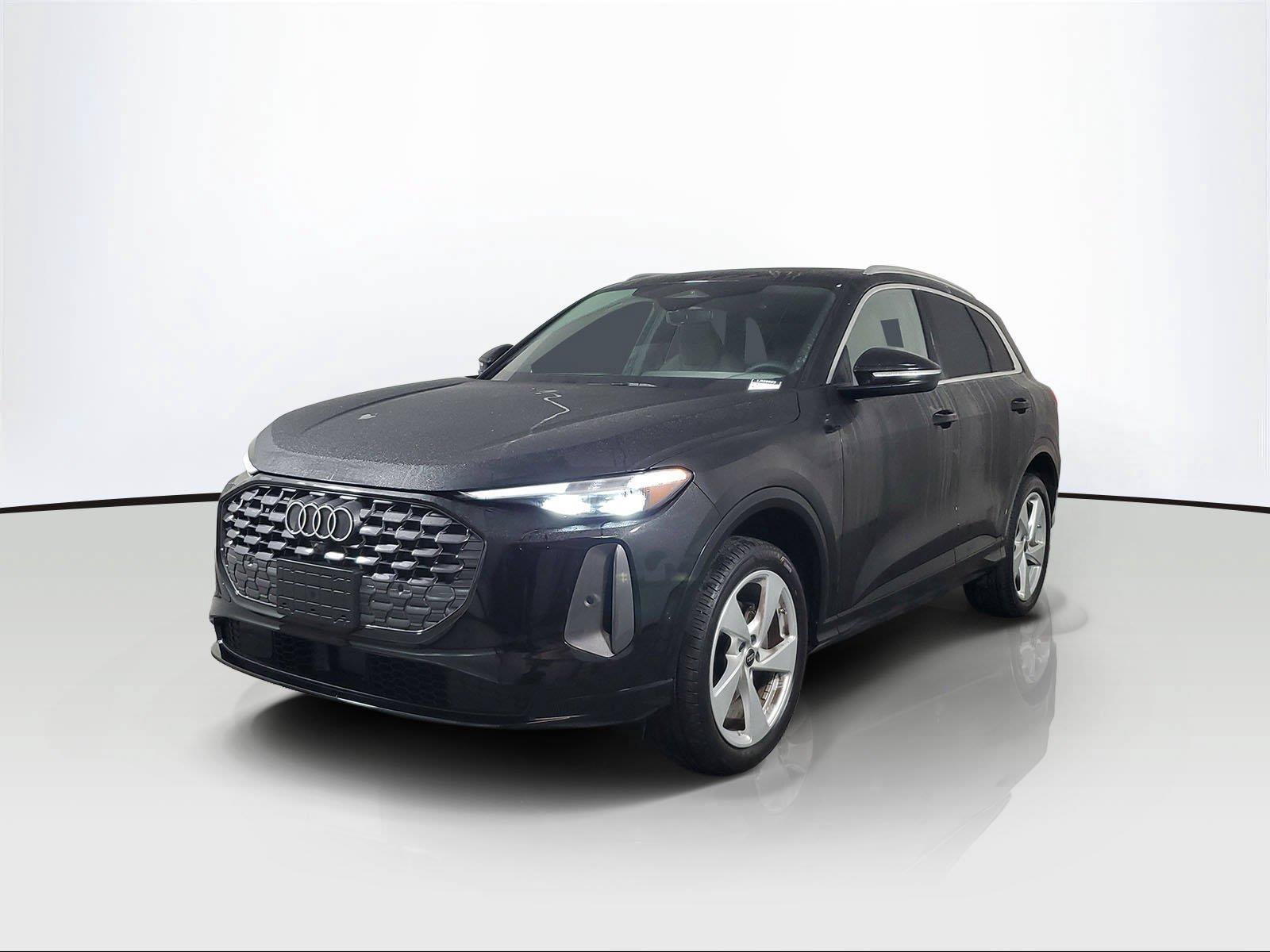 Certified 2025 Audi Q5 Premium AWD/4WD image 3