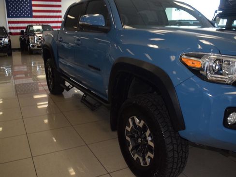 Used 2019 Toyota Tacoma TRD Off-Road w/ Technology Package AWD/4WD image 16