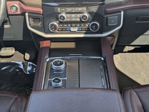 Used 2024 Ford Expedition Limited AWD/4WD image 19
