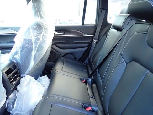 New 2025 Jeep Grand Cherokee Limited w/ Black Appearance Package image 13