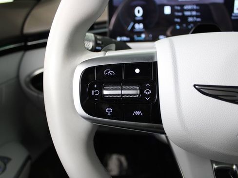 Used 2026 Genesis GV70 2.5T Advanced image 25