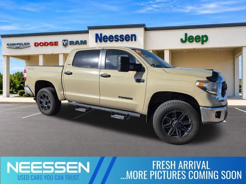 Used 2020 Toyota Tundra SR5 w/ SR5 Upgrade Package AWD/4WD image 1