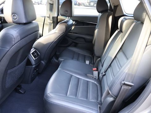 Used 2019 Kia Sorento EX FWD image 10