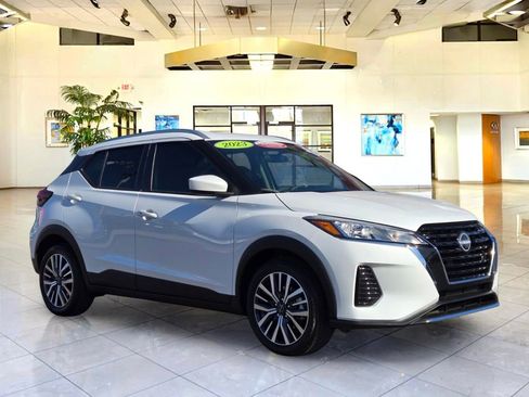 Certified 2023 Nissan Kicks SV FWD image 3