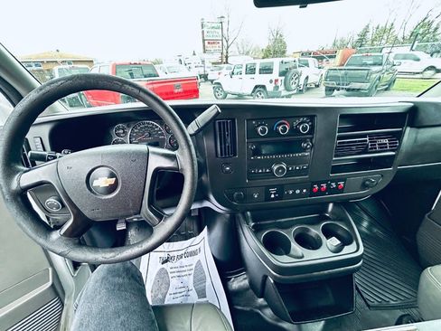 Used 2015 Chevrolet Express 2500 RWD image 9