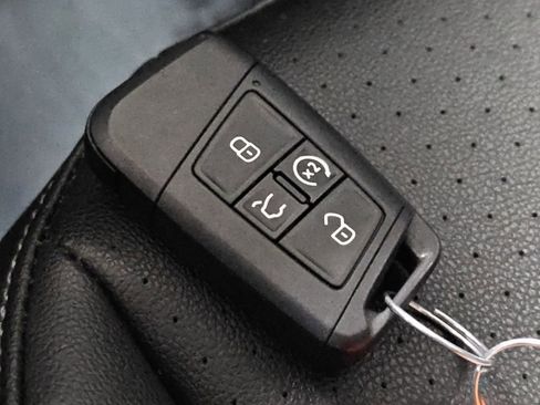 Used 2020 Volkswagen Tiguan SEL AWD/4WD image 35