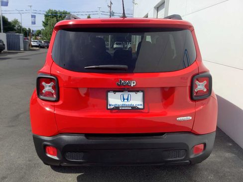 Used 2017 Jeep Renegade Latitude FWD image 5