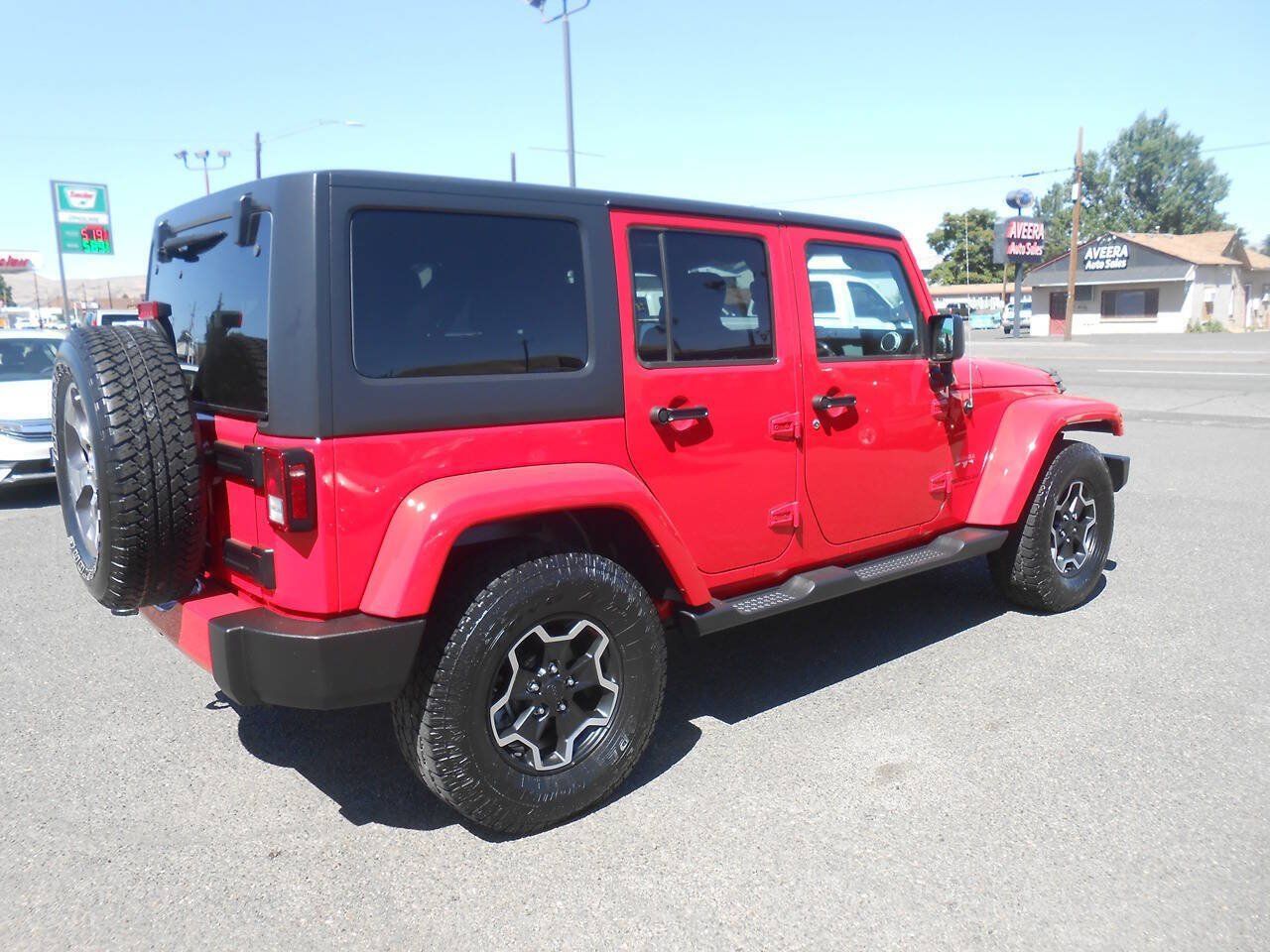 Used 2016 Jeep Wrangler Unlimited Sahara w/ Connectivity Group AWD/4WD image 7