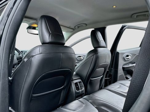 Used 2020 Jeep Cherokee Latitude Plus AWD/4WD image 20