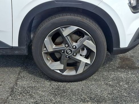 Used 2025 Hyundai Venue SEL FWD image 8