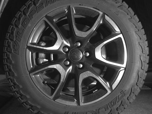 Used 2025 Jeep Compass Trailhawk AWD/4WD image 12